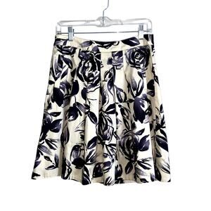 CAbi Floral Skirt Women Size 4 Pleated A Line Navy and Cream Cotton Skater *
